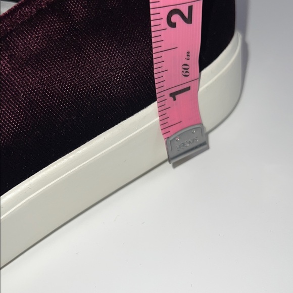 ♥️NWT VINCE WOMENS BLAIR VELVET PULL ON SNEAKERS IN PINOT SIZE 39 - Picture 14 of 14